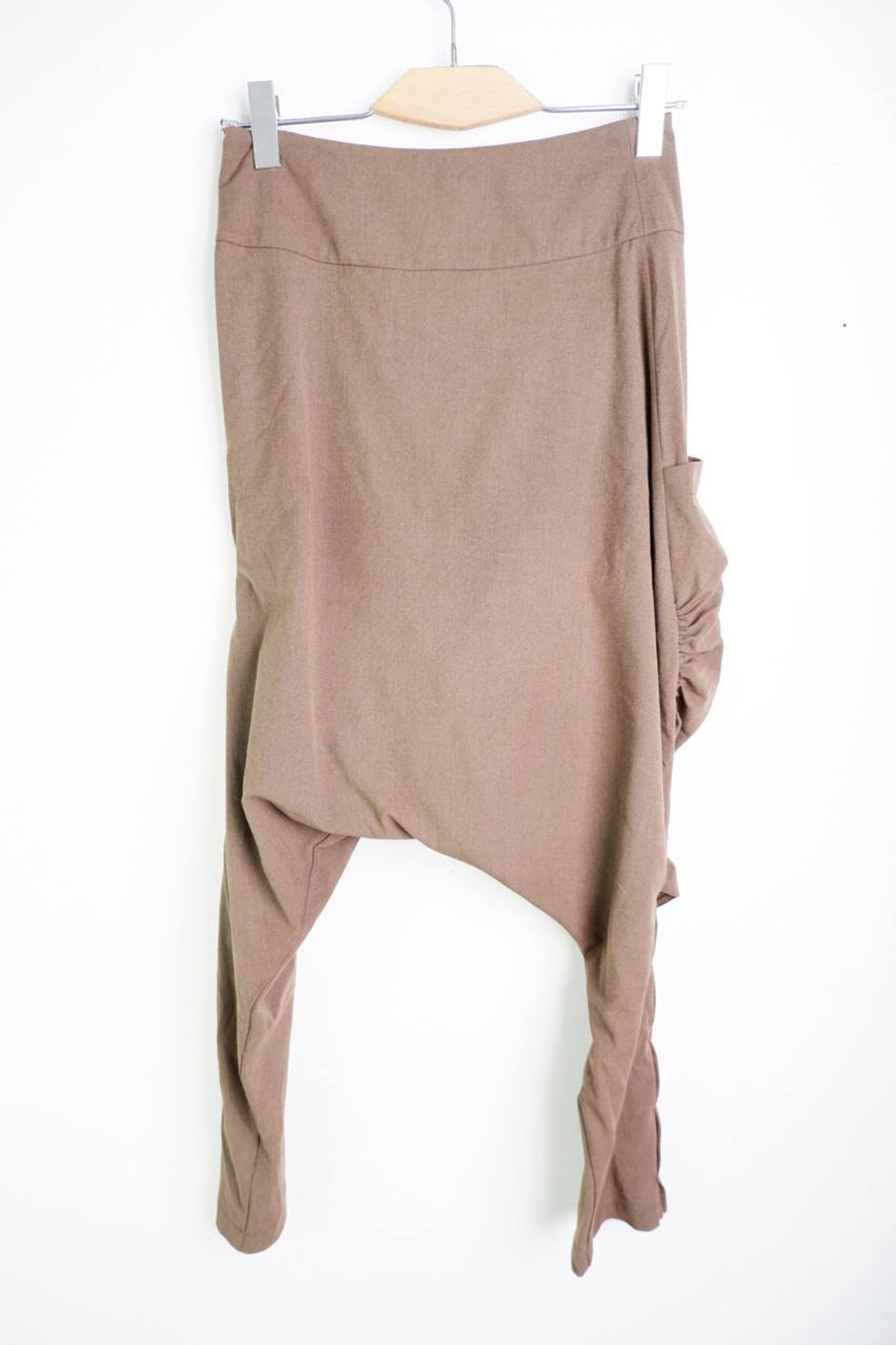 Брюки оригинального кроя, маркировка 40, визуально на 46 размер