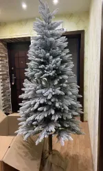 заснеженная елка на ножке Иветта