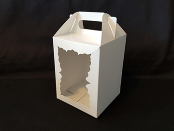 Коробка для кулича белая фигурное окно 15х15х20