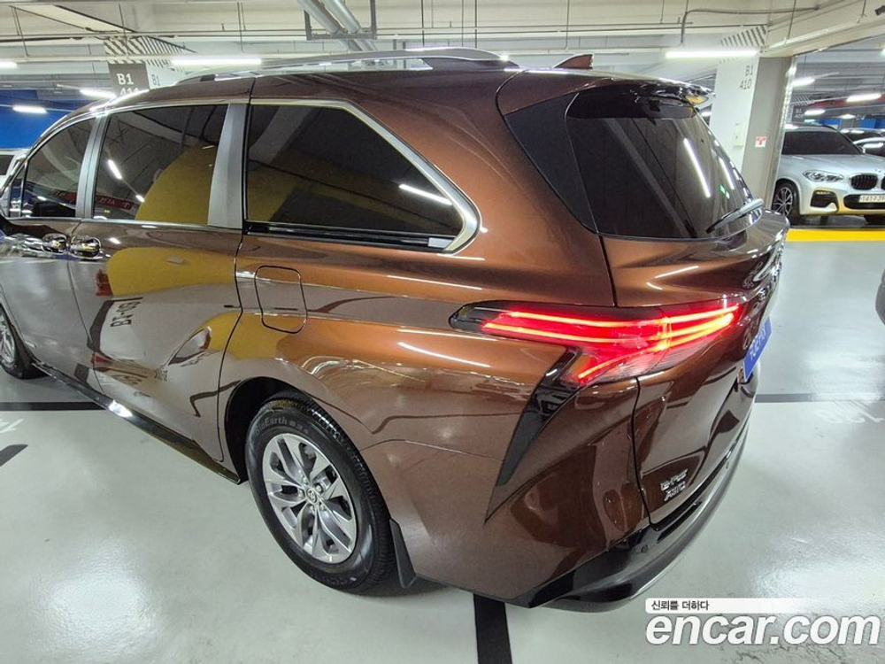 Toyota Sienna 4 Generation 2.5 Hybrid AWD (05.2021)
