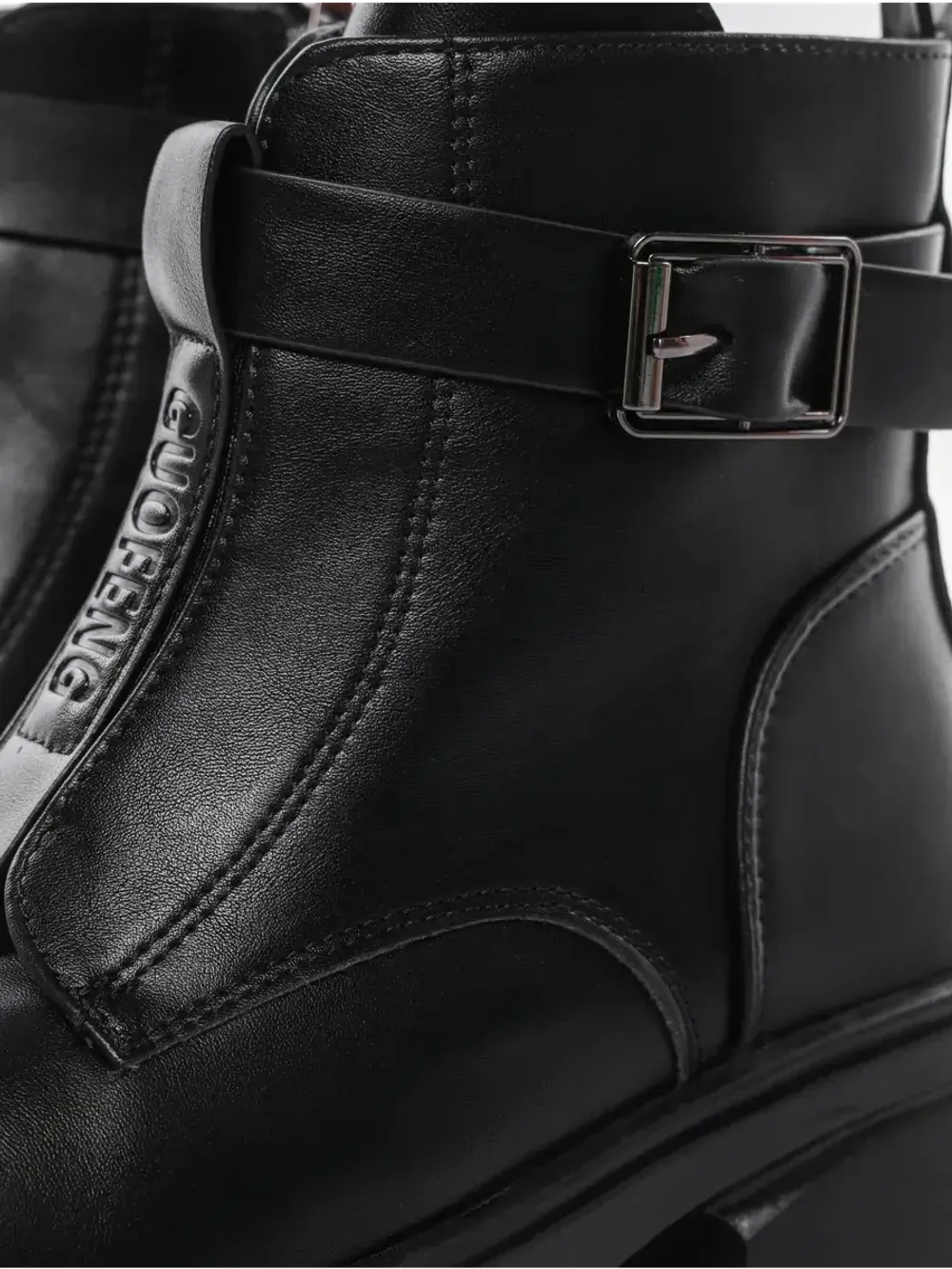 Зимние ботинки на высокой платформе