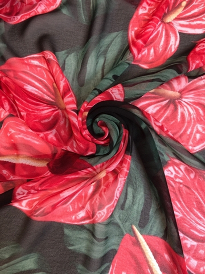 Шифон принт, цветы большие красные на черном JULIA