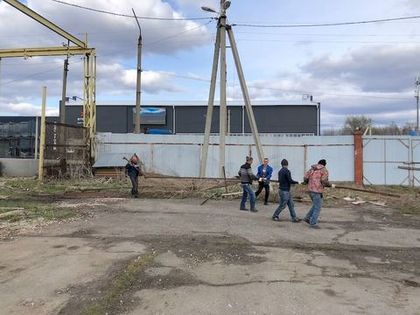 Проводится уборка территории