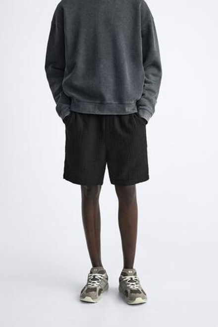 ZARA ШОРТЫ ИЗ ЖАТОЙ ТКАНИ, ЧЕРНЫЙ