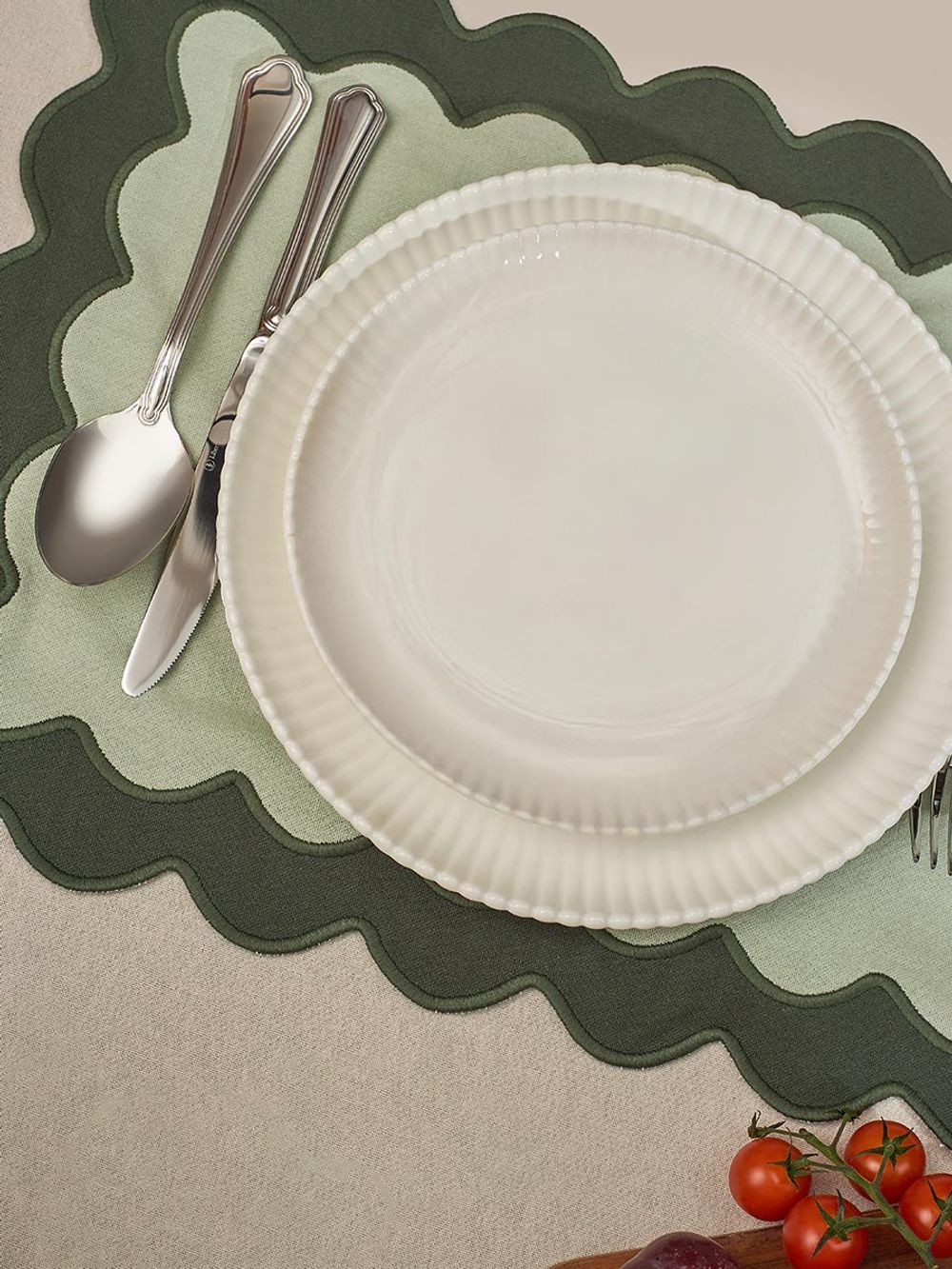 Салфетка под приборы с контрастным кантом зеленого цвета из коллекции Trendy Ruffles, 35х45 см