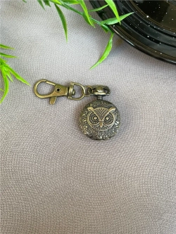 Часы с карабином и цепочкой