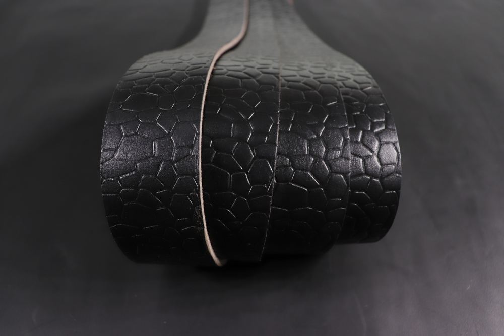 Ременная заготовка Черно-коричневая с лицевой отделкой + Плита Камни