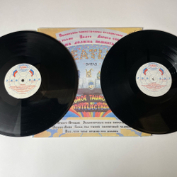 Винтажная виниловая пластинка LP The Bealtes Битлз Волшебное Таинственное Путешествие / Желтая Субмарина Yellow Submarine (Россия 1992)
