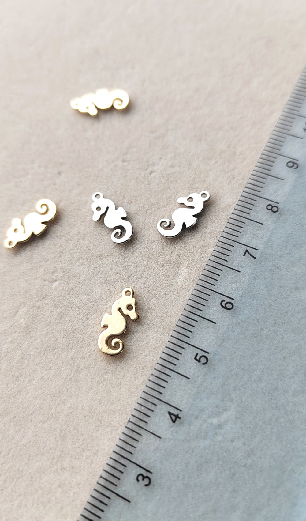 29923-р Подвеска "Морской конек" плоская 12*6мм, родий