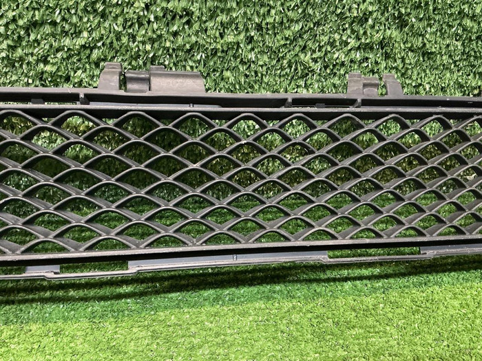 Решетка переднего бампера Mercedes E W213 (20-23)