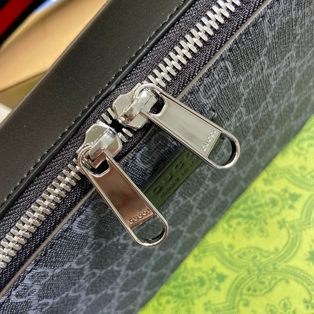 Gucci Ophidia GG Crossbody Bag 23 cm
