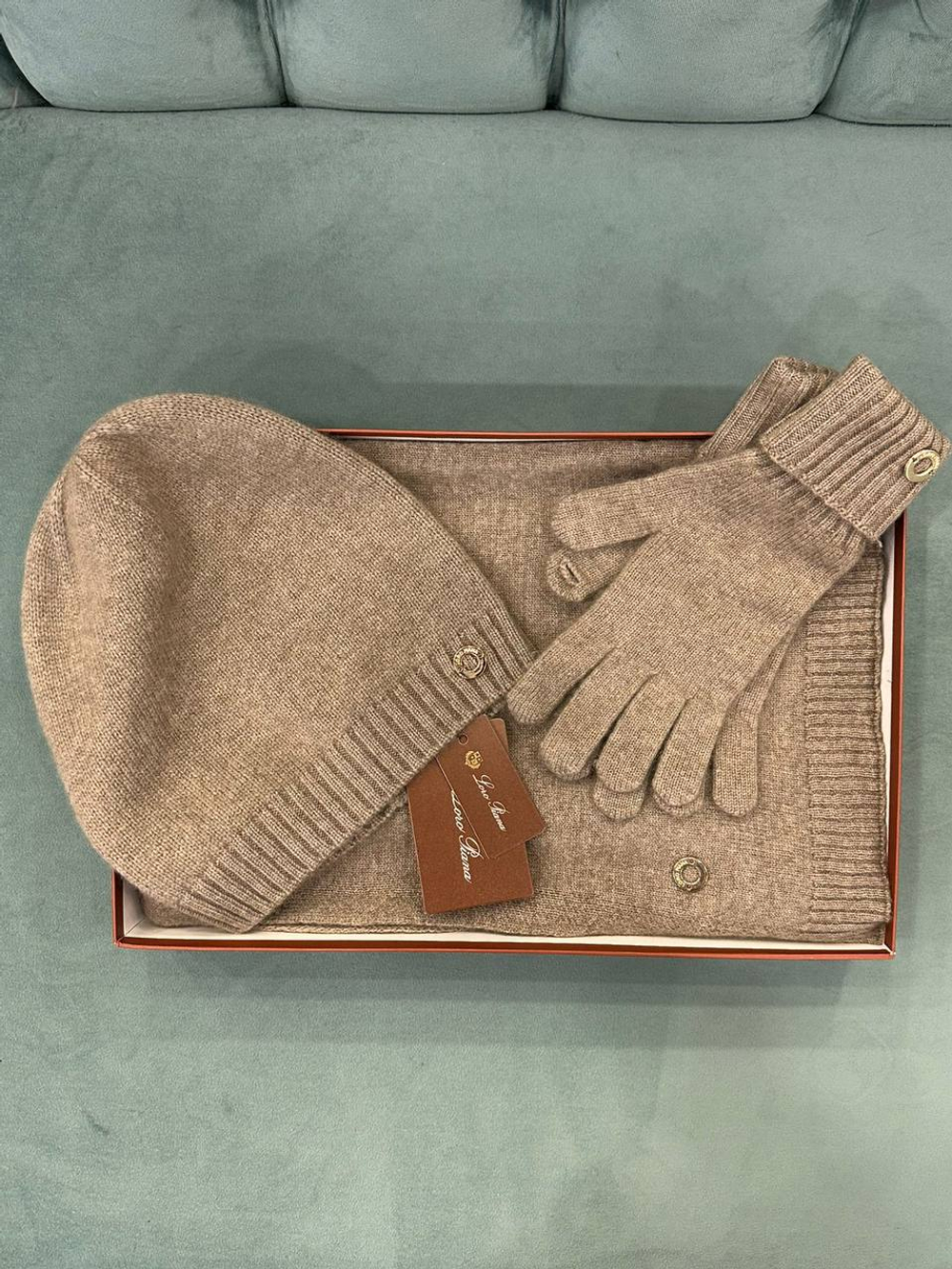 Комплект Loro Piana (шарф + шапка + перчатки)