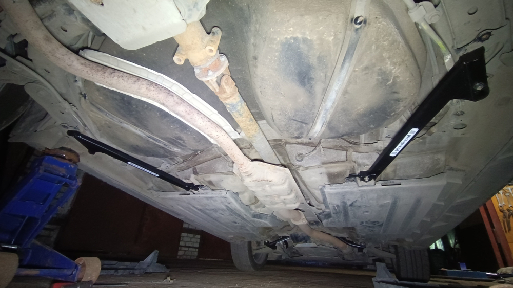 Распорки средние нижние боковые Subaru Outback 5 (BS), Subaru Legacy 6 (BN, BS) (ПОД ЗАКАЗ)