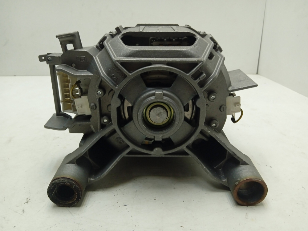WLX20370CE кт161 Двигатель для стиральной машины Bosch 151.60022.03 б/у