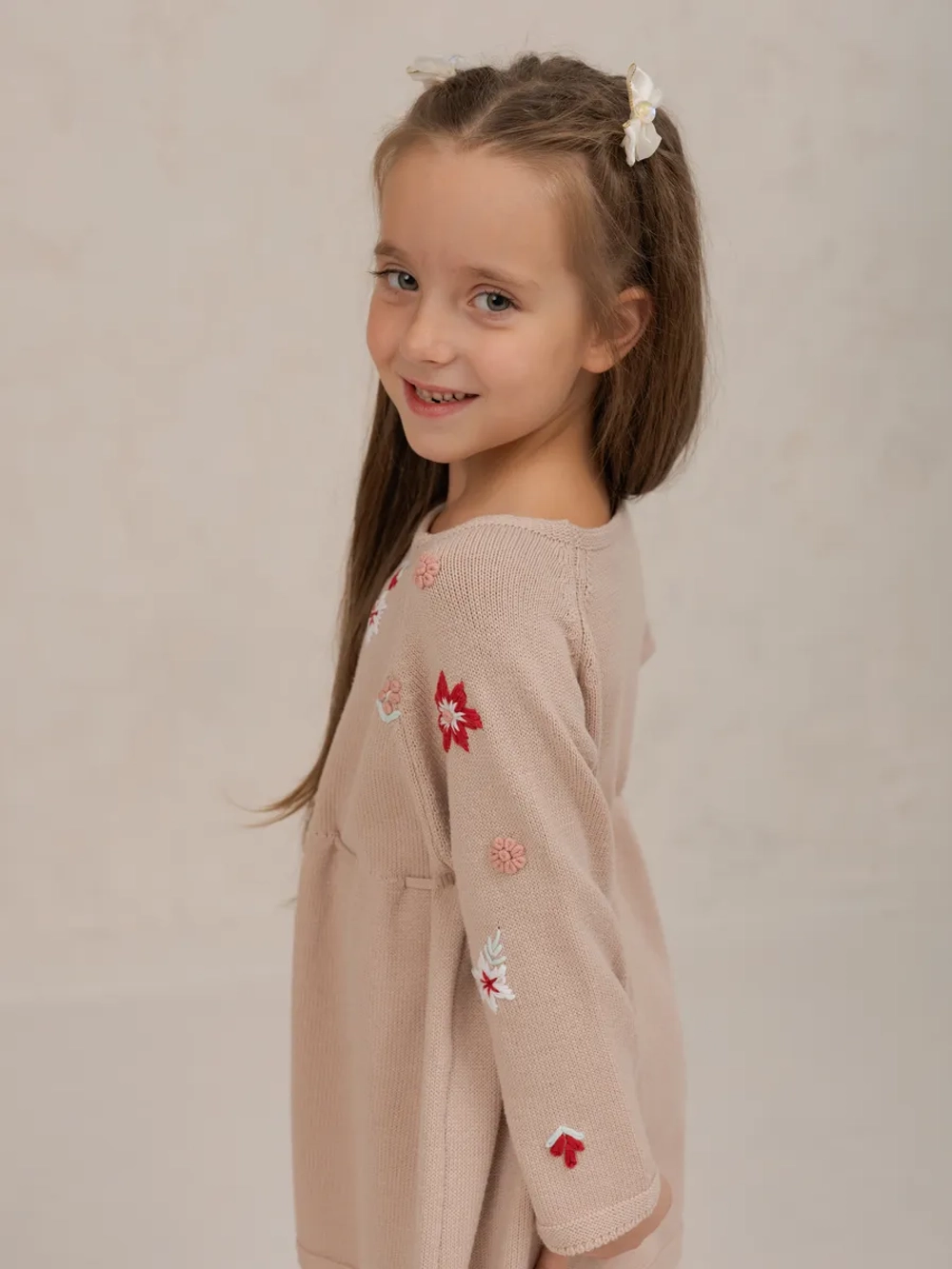 Платье с длинными рукавами с вышивкой