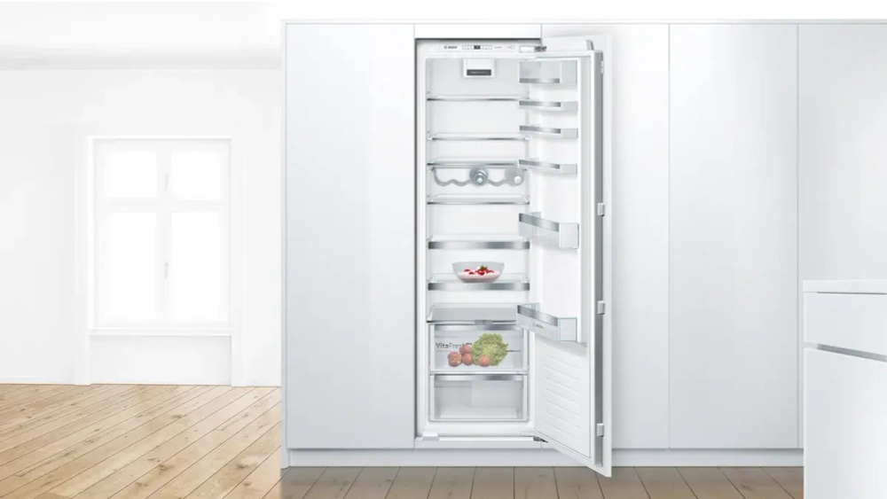 Встраиваемый однокамерный холодильник Bosch KIR 81 AFE0