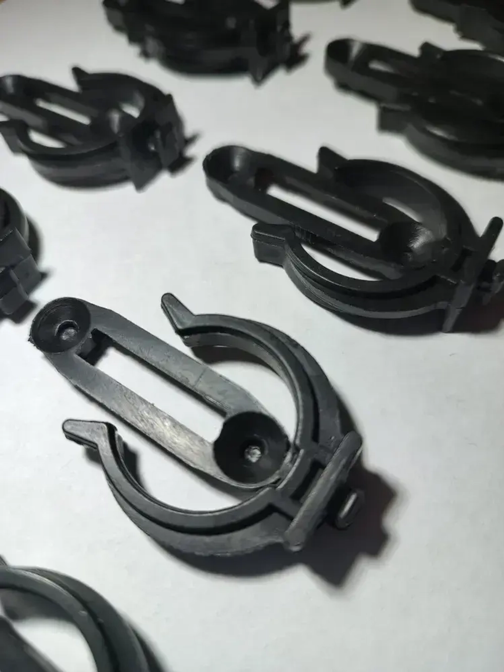 Клипсы для кухонного цоколя (пластик, ЛДСП, МДФ Дерево) 10 штуки