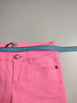 Джинсы  Only яркого цвета 40 размер