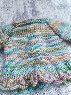 Вязаный пуловер для куклы Паола Рейна 32 см