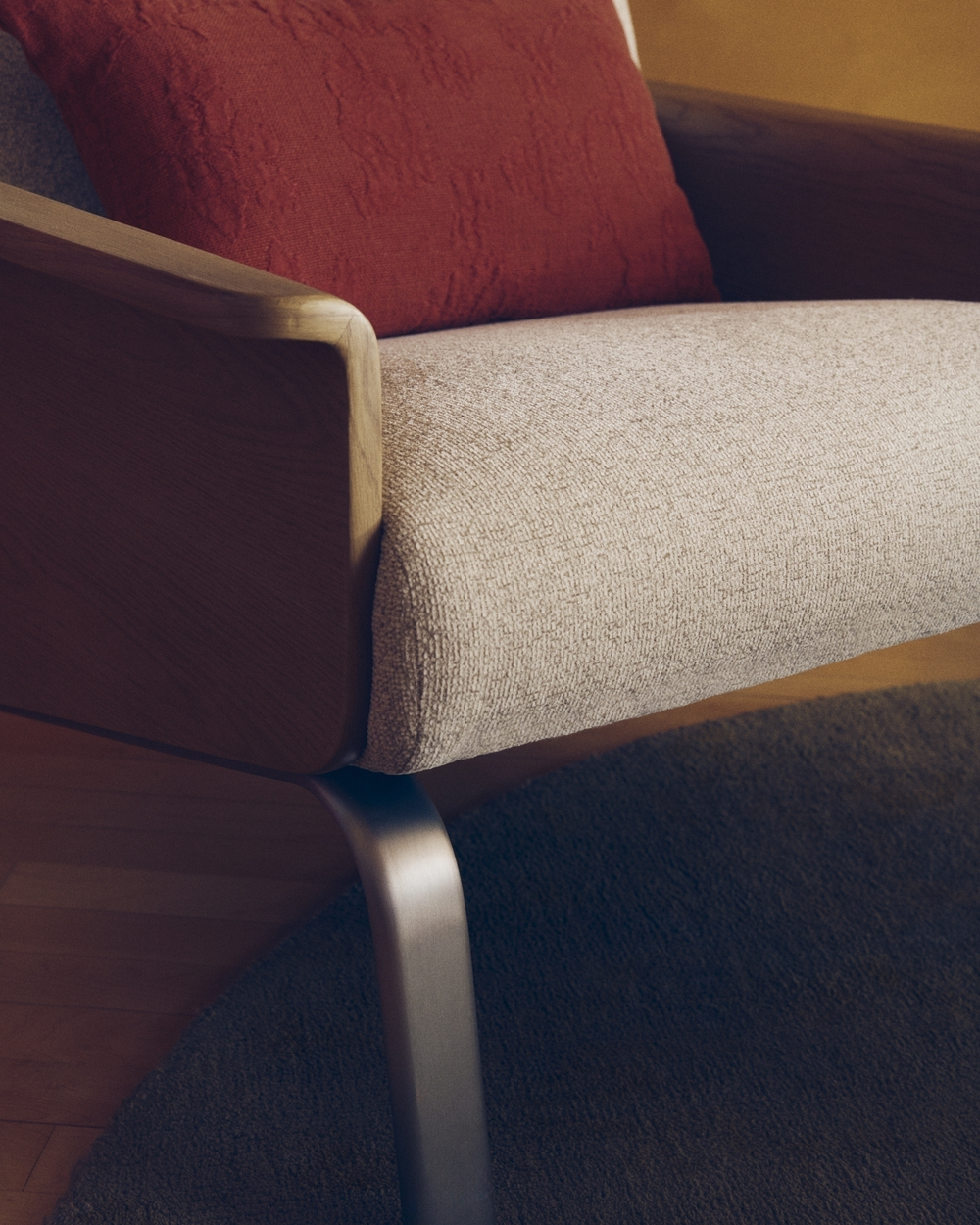 Кресло Amsen бежевое из дубовой фанеры со стальными ножками