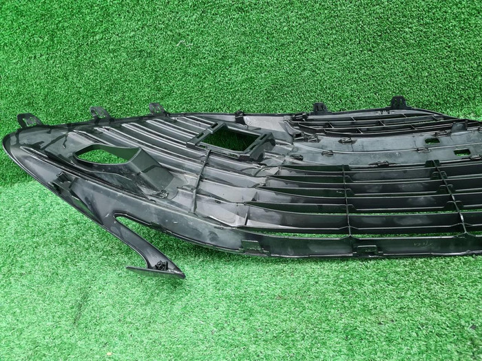 Решетка переднего бампера Toyota Camry xv70 17-21