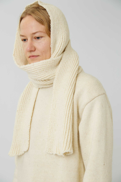 Шарф с капюшоном молочного цвета
