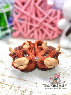 Силиконовая форма Тапочки с бычками