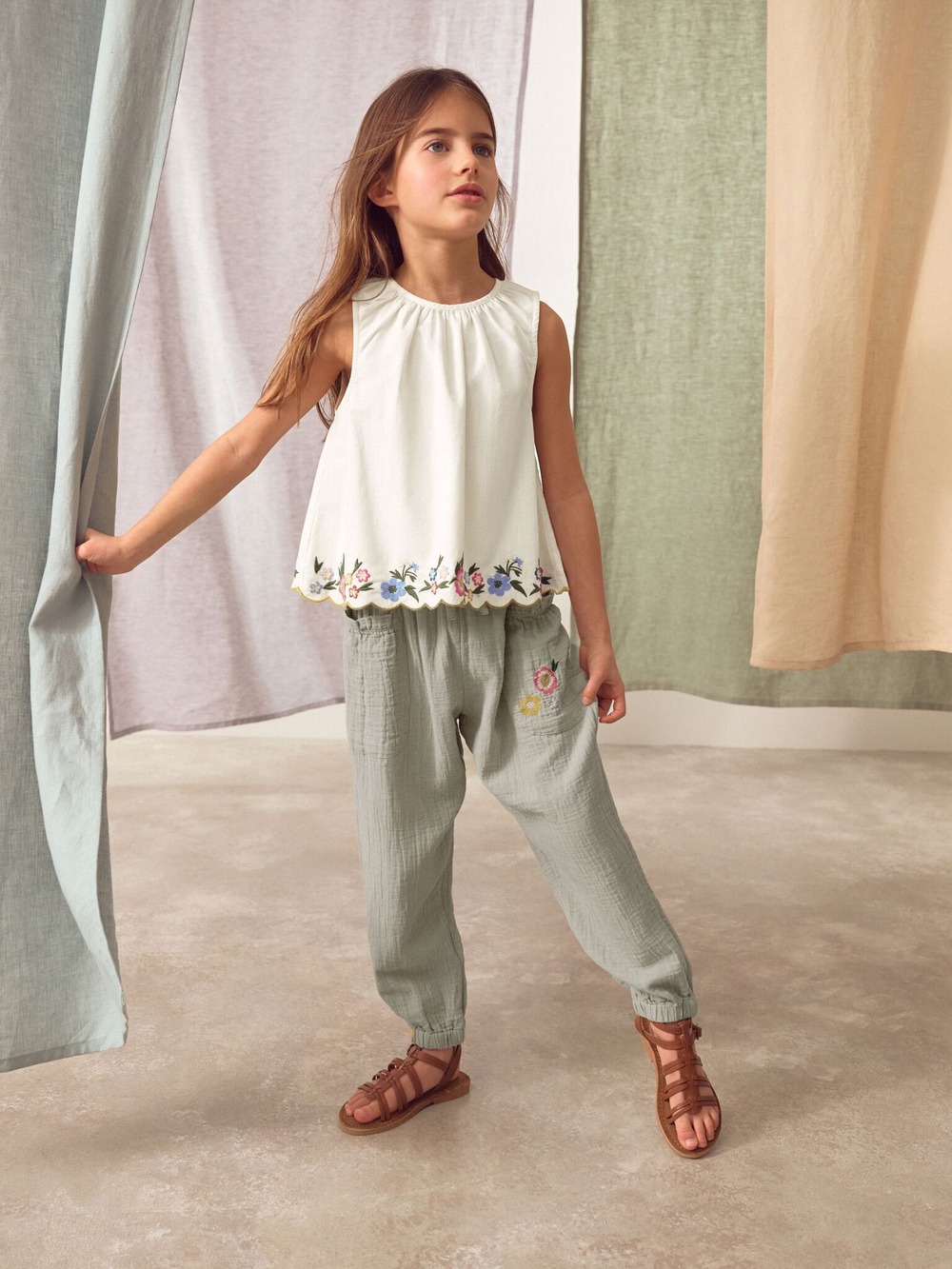 Топ с вышивкой и брюки в комплекте для девочки Next AB1-570, Молочный, Хаки