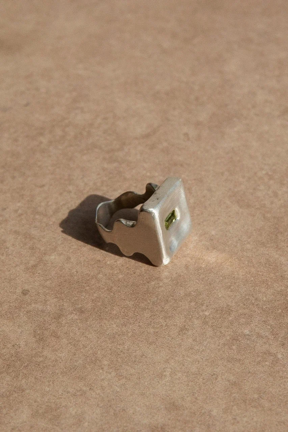 Кольцо Квадрат 2.0 с хризолитом