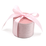 Футляр пластиковый с оклейкой и контрастным внутренним кантом.