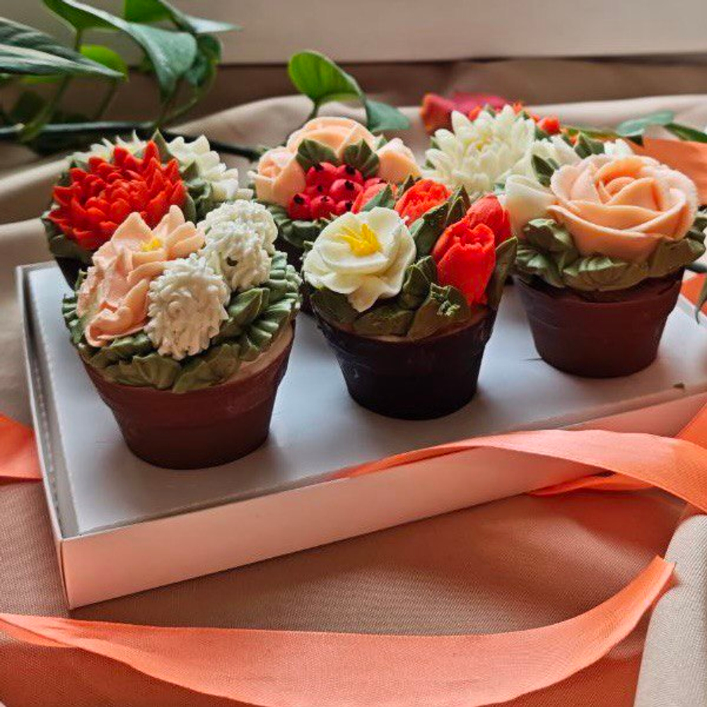 Набор “Осеннее ассорти” — 6 шоколадных горшочков с цветами из крема