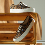 Vans Authentic 44 canvas leopard print lightweight non-slip low-top sneakers for men and women with the same brown color