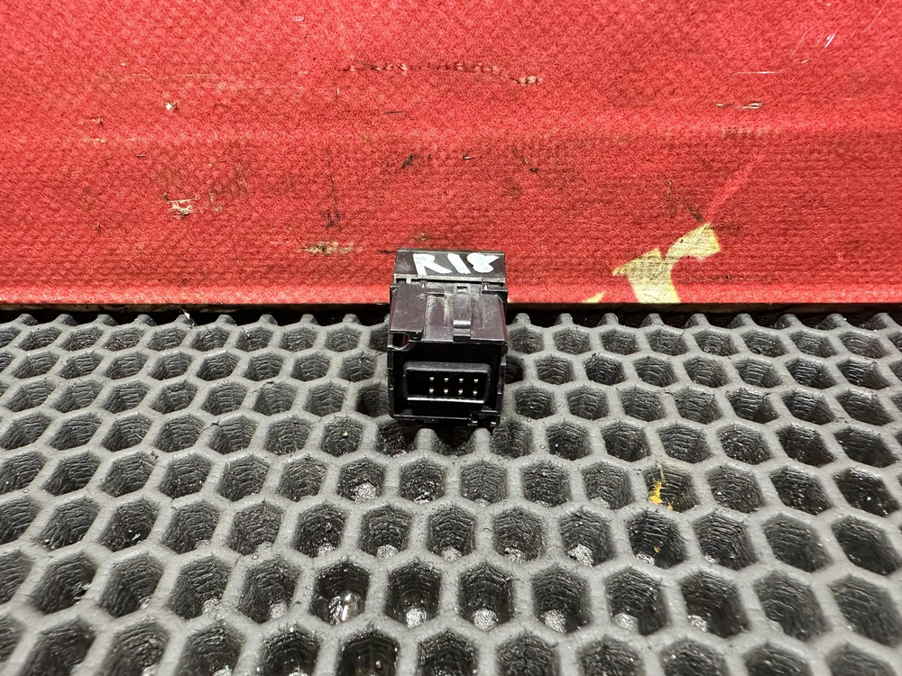 Кнопка антипробуксовочной системы