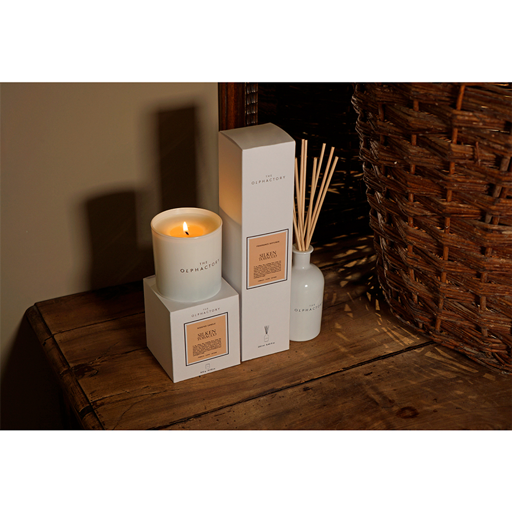 Свеча ароматическая the olphactory, white insignia, silken tobacco, 60 ч