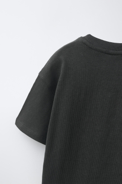 ZARA ФУТБОЛКА С ВЫШИВКОЙ, ТЕМНЫЙ АНТРАЦИТ