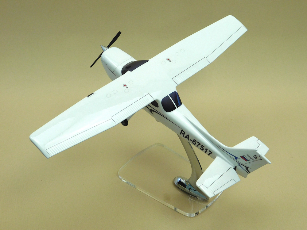 Модель самолета Cessna 172S (М1:32)