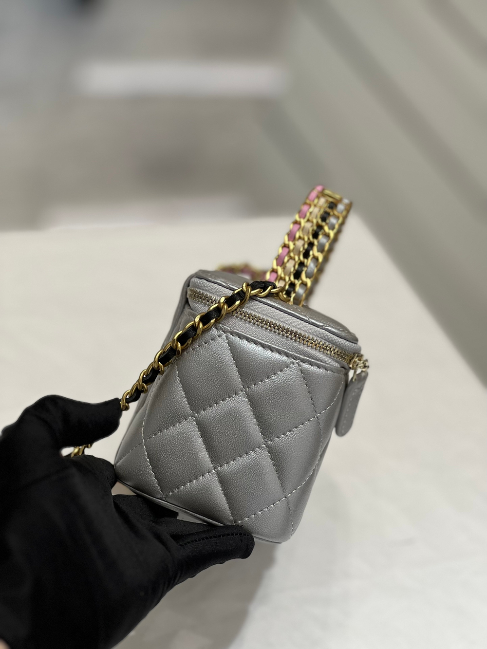 Chane1 Vanity with Chain