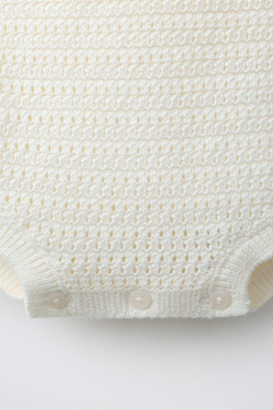 ZARA ВЯЗАНЫЙ КОМБИНЕЗОН С ЦВЕТОЧНОЙ ВЫШИВКОЙ, ЭКРЮ