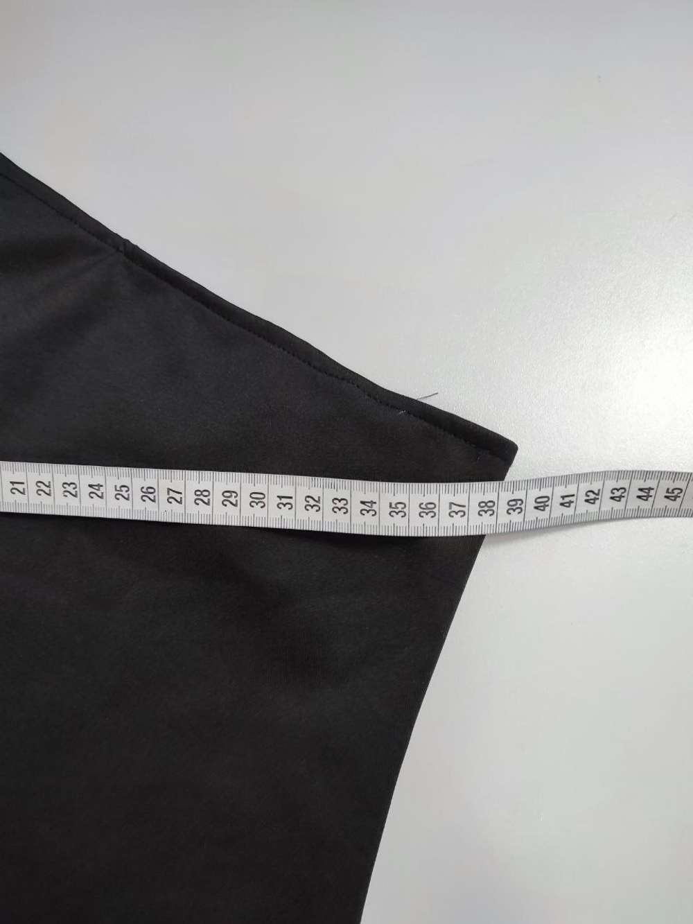 Платье на одно плечо с камнями 40 размер