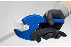 Автоматический труборез ЗУБР Профессионал-42А по пластиковым трубам до 42 мм 23702-42_z01