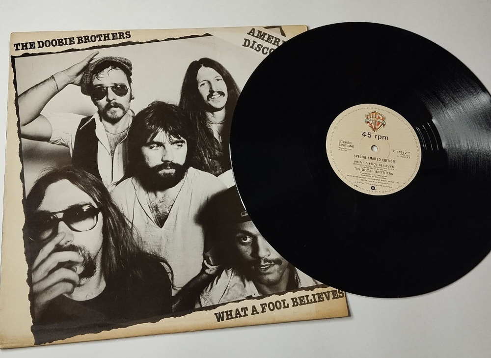 Винтажная виниловая пластинка LP The Doobie Brothers What A Fool Believes (UK 1979) 45 RPM Maxi Single
