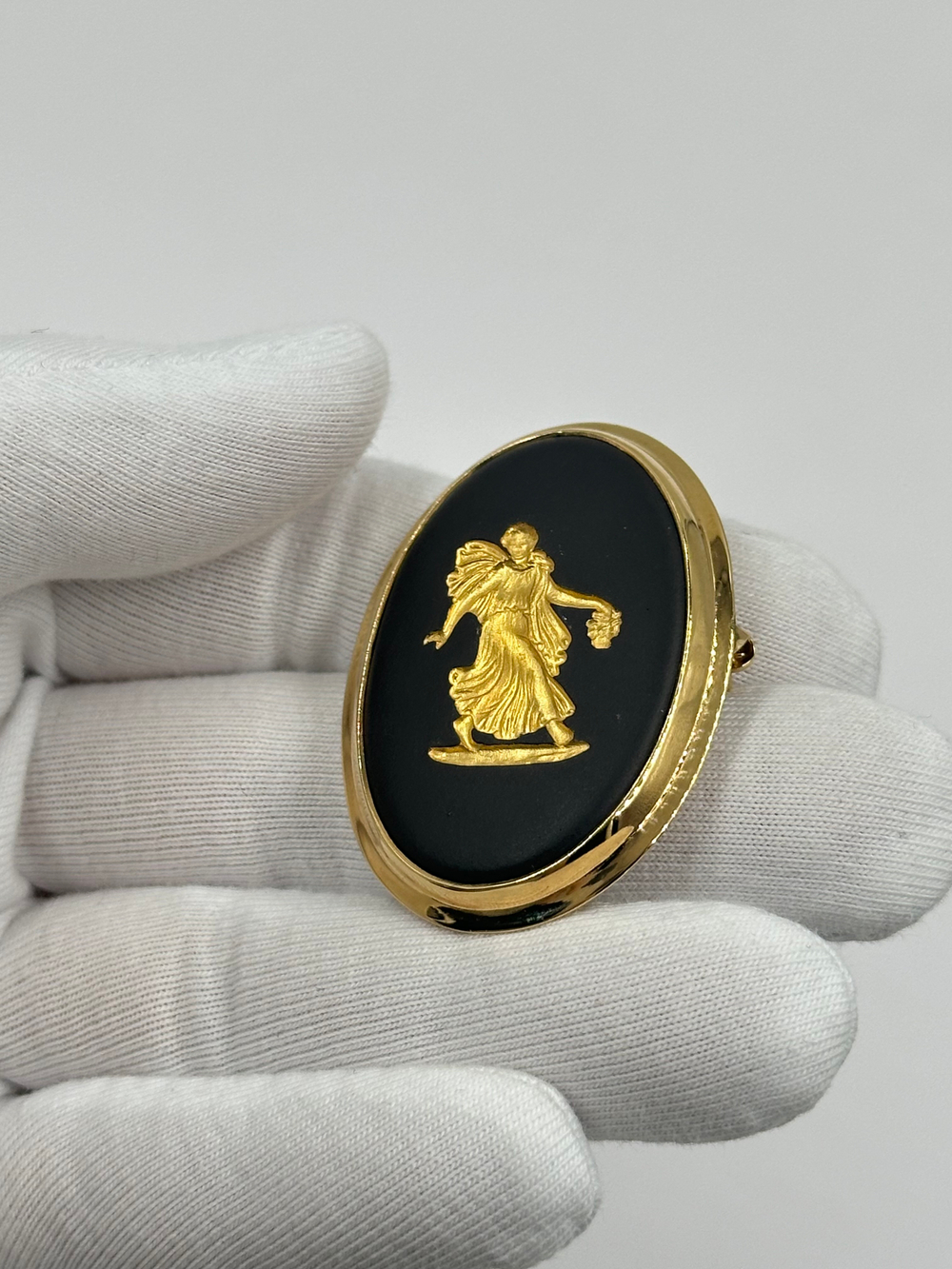 Брошь Wedgwood чёрная