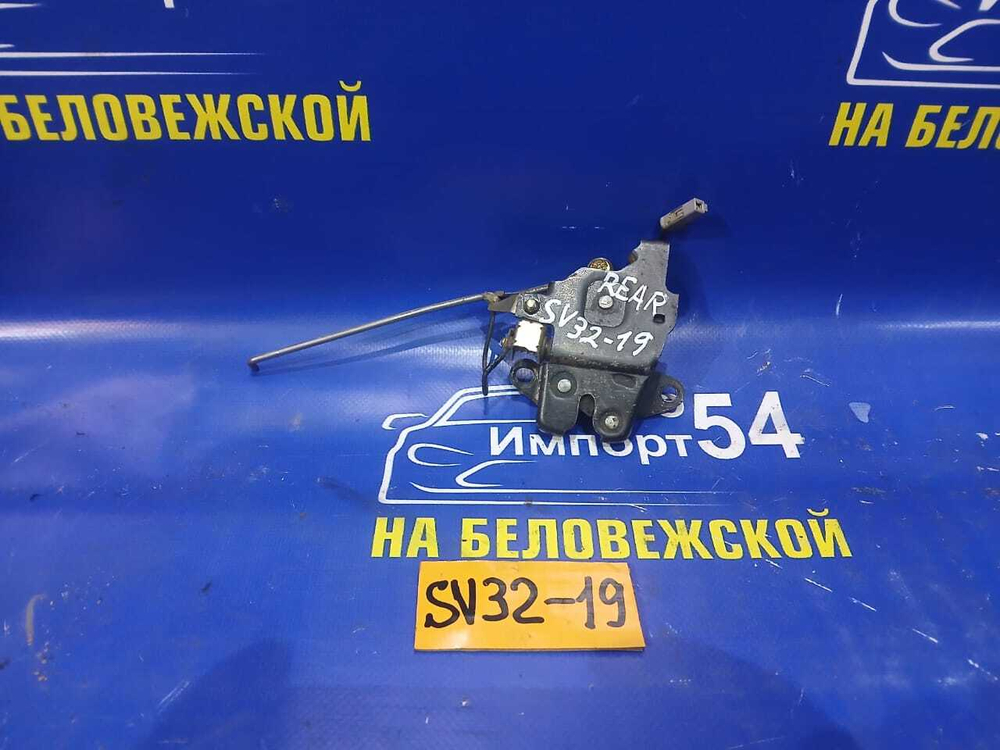 Замок багажника TOYOTA VISTA 1990