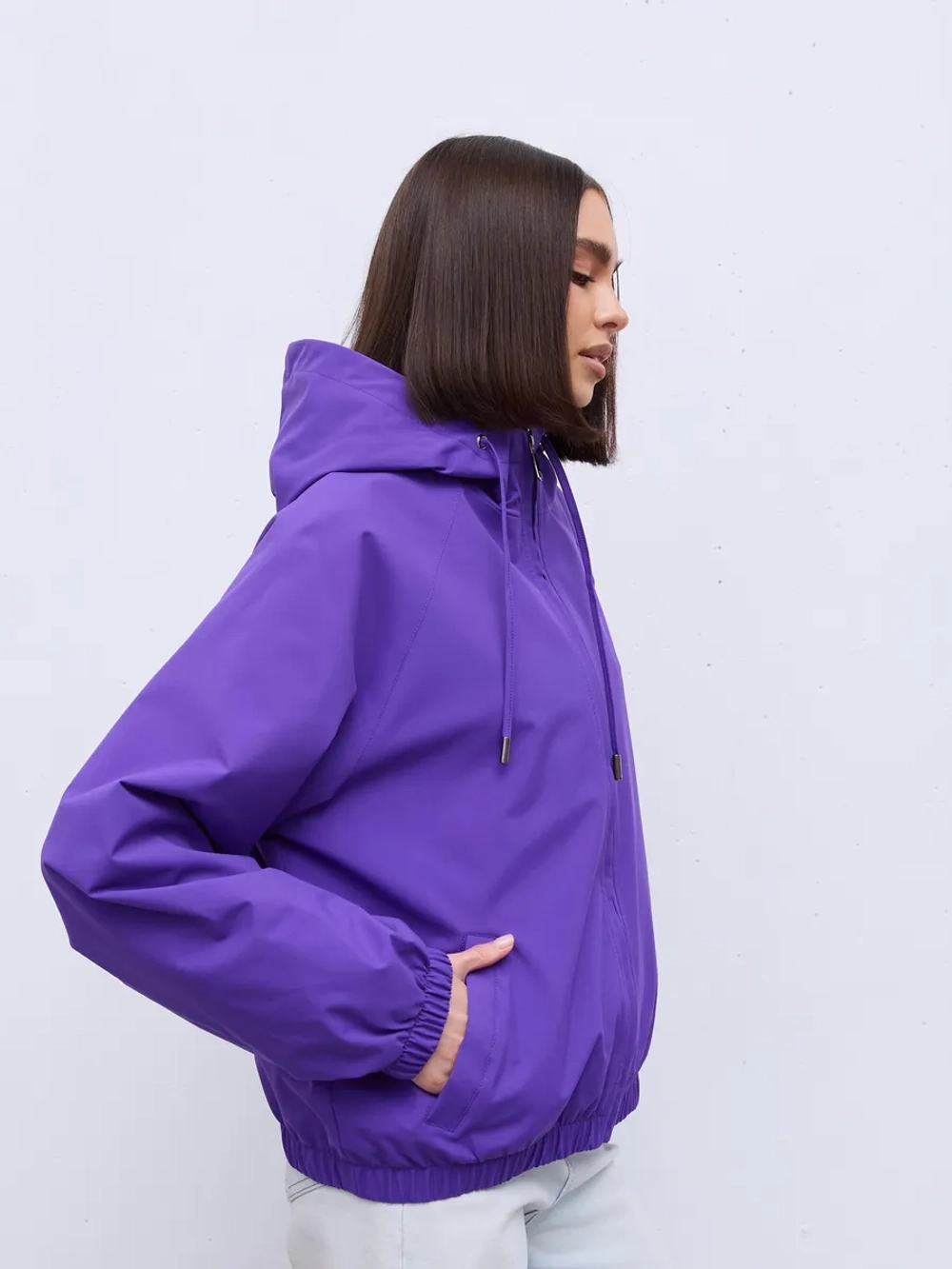 Ветровка с капюшоном