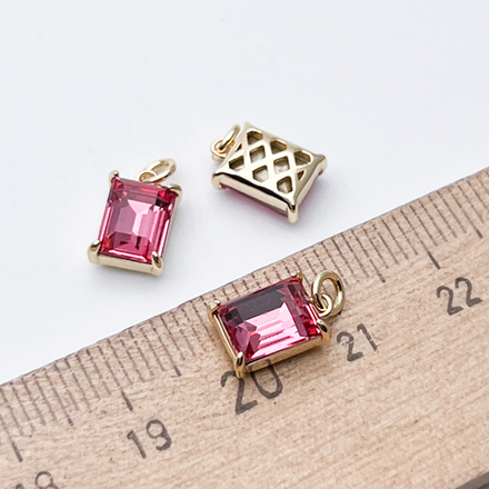 Подвеска Прямоугольник, цвет золото + малиновый, размер 10*7 мм, цена за 1 шт