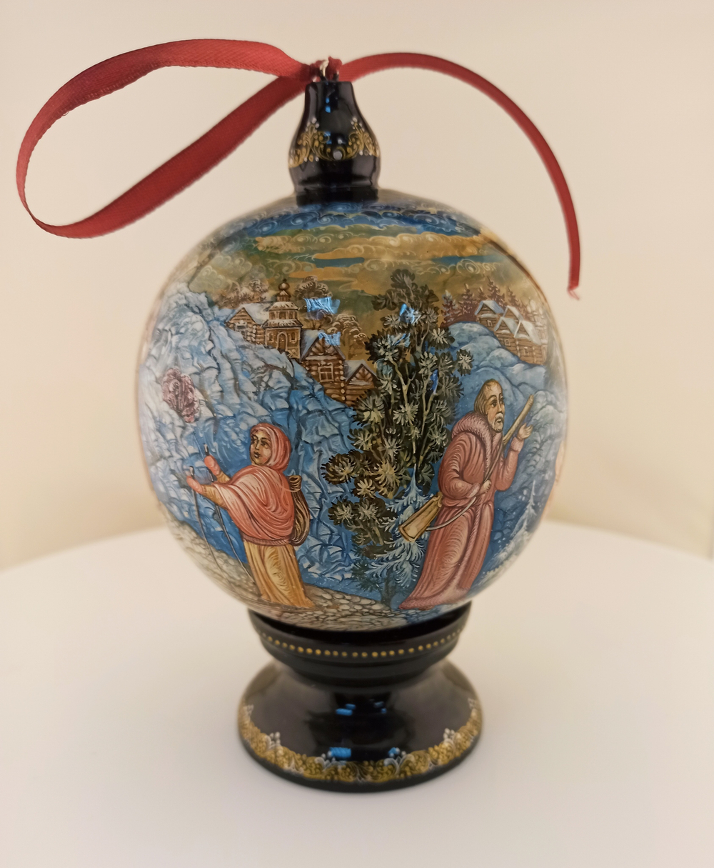 Шар новогодний сувенирный "Серебряное копытце"  (полная роспись) худ. Кособрюхова