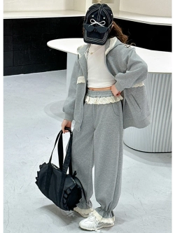 Костюм c кружевом