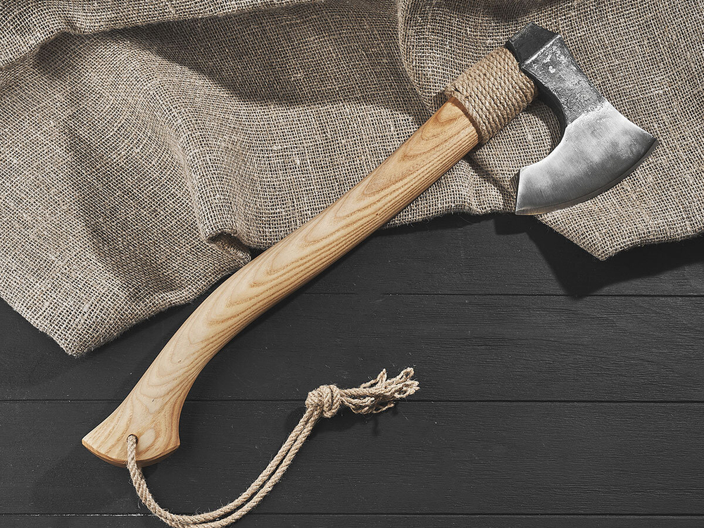 Кованый топор "Сыну от отца", рукоять ясень