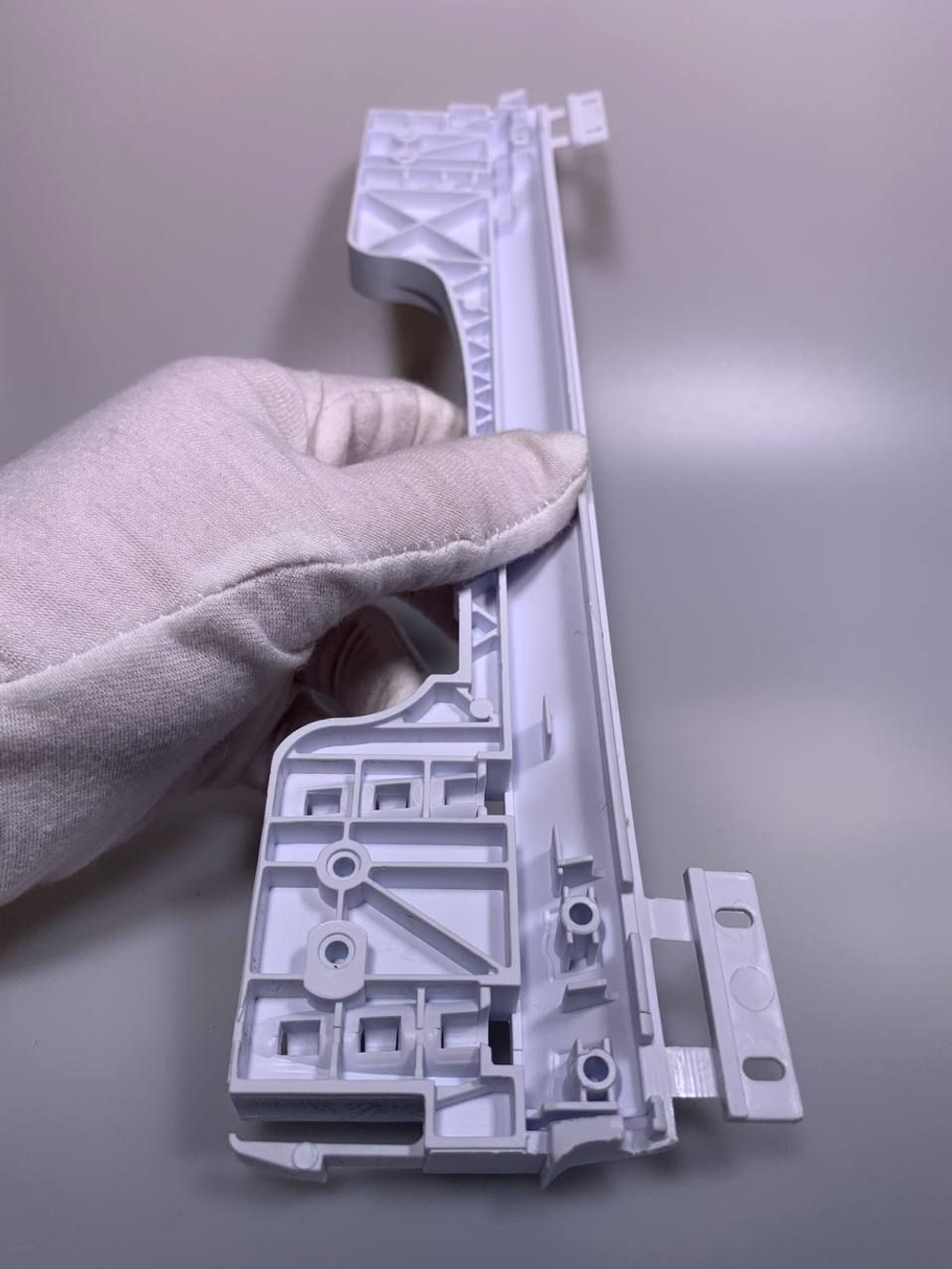 Петля - пружина дверки Indesit Ariston C00087073 + скобы + шурупы