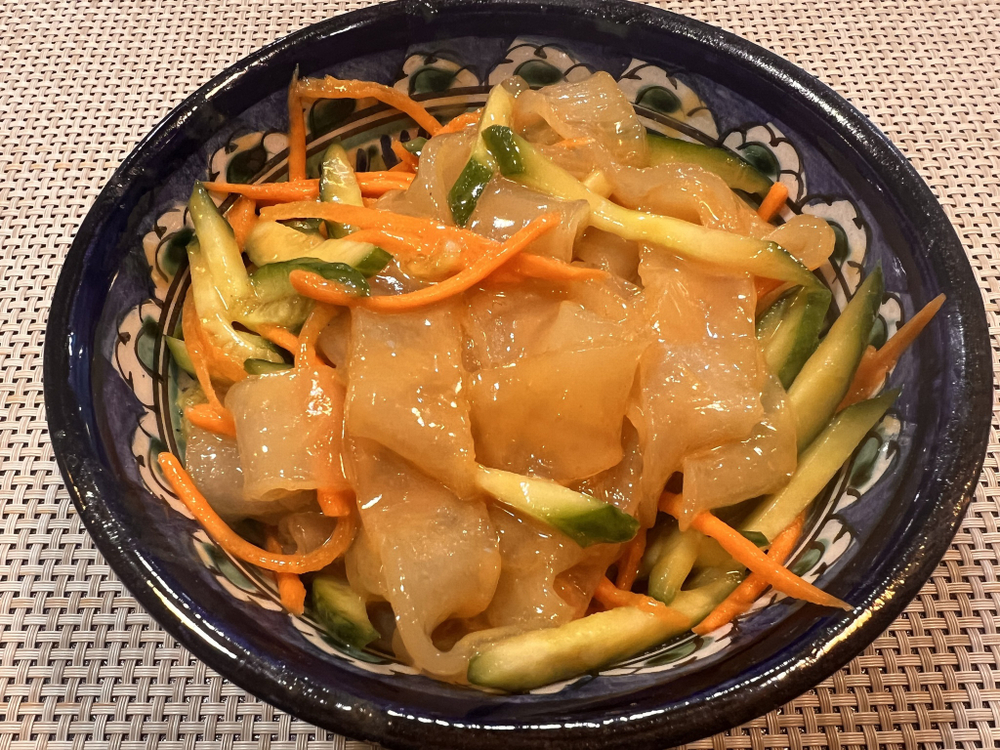 Крахмальная лапша с овощами под кунжутным соусом